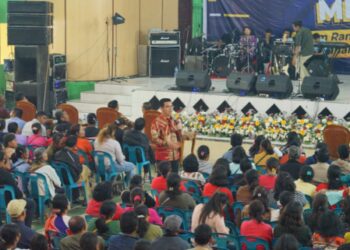 Bane Raja Manalu saat menghadiri acara DJKI Mendengar di GOR Sidikalang. Foto: Dok Istimewa.