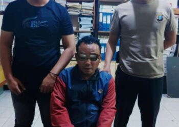 Seorang pelaku diamankan bersama barang bukti. Foto: Humas Polres Simalungun.