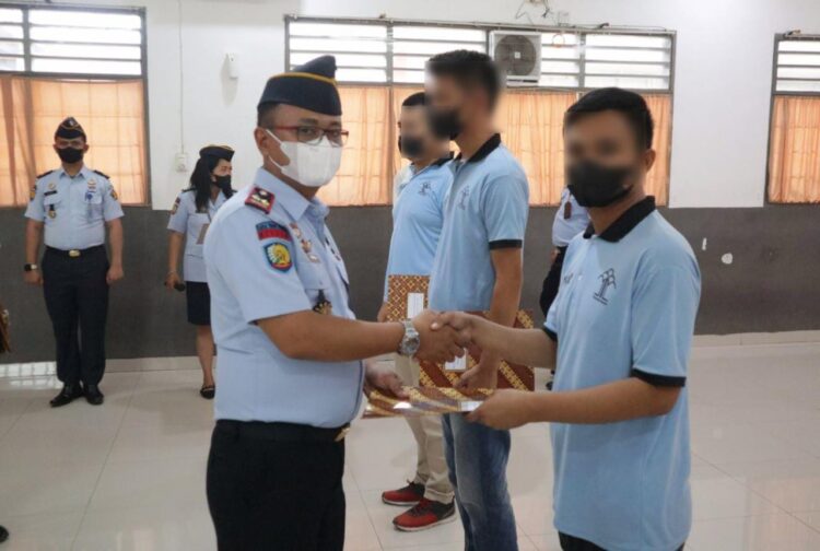 Penyerahan Remisi Hari Raya Waisak kepada Warga Binaan Pemasyarakatan Lapas Tebing Tinggi. Foto: Lapas Tebing Tinggi.