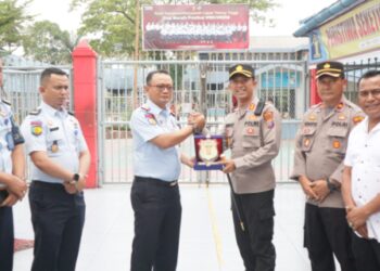 Kalapas Tebing Tinggi saat menerima Kunjungan Kapolres Tebing Tinggi. Foto: Dok.Lapas Tebing Tinggi.