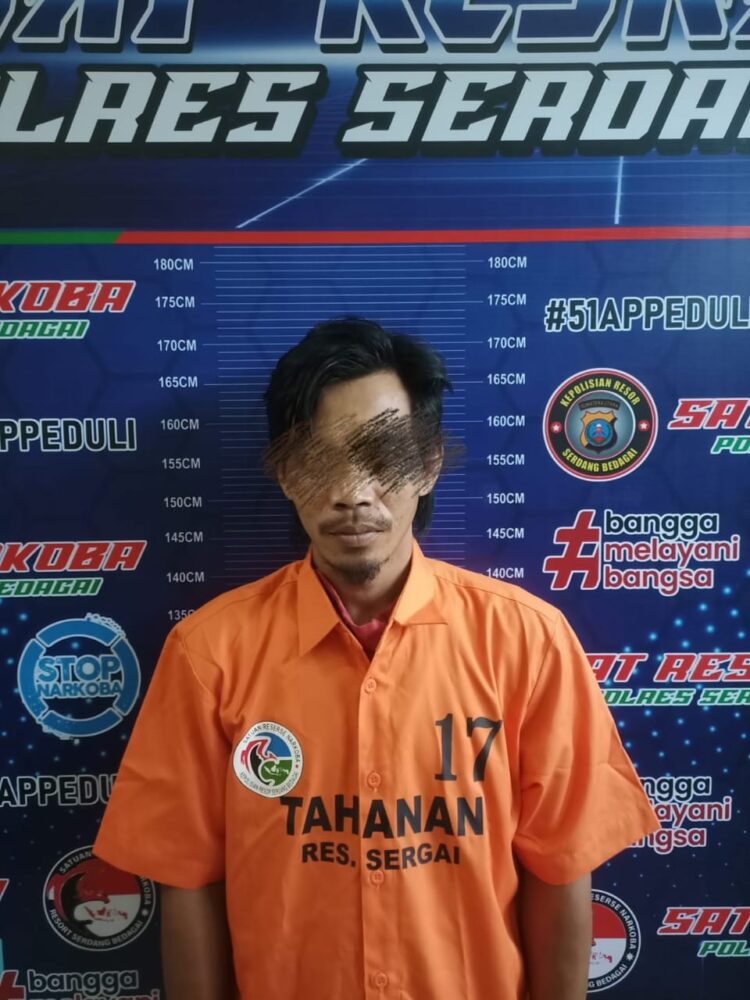 Terduga pelaku diamankan di Polres Sergai. Foto: Dok. Polres Sergai.