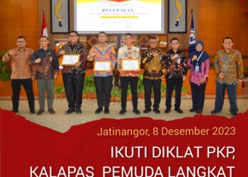 Raymon Andika Girsang Kalapas Pemuda Langkat menerima Prestasi Istimewa. Foto: Istimewa.