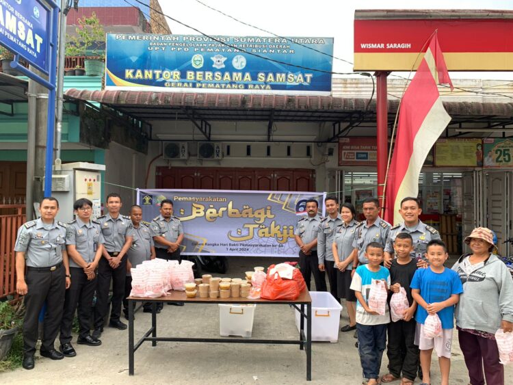 Lapas Narkotika Kelas IIA saat berbagi takjil. Foto: Dok. Istimewa.