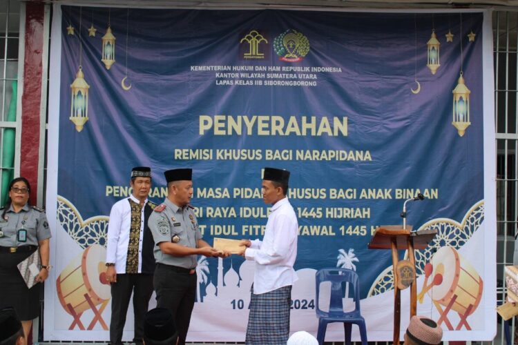 Pemberian Remisi Hari Raya Idul Fitri kepada sejumlah WBP Lapas Siborongborong. Foto: Istimewa.